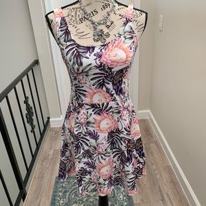 🆕 🎉H & M Divided Floral Mini Dress 👗